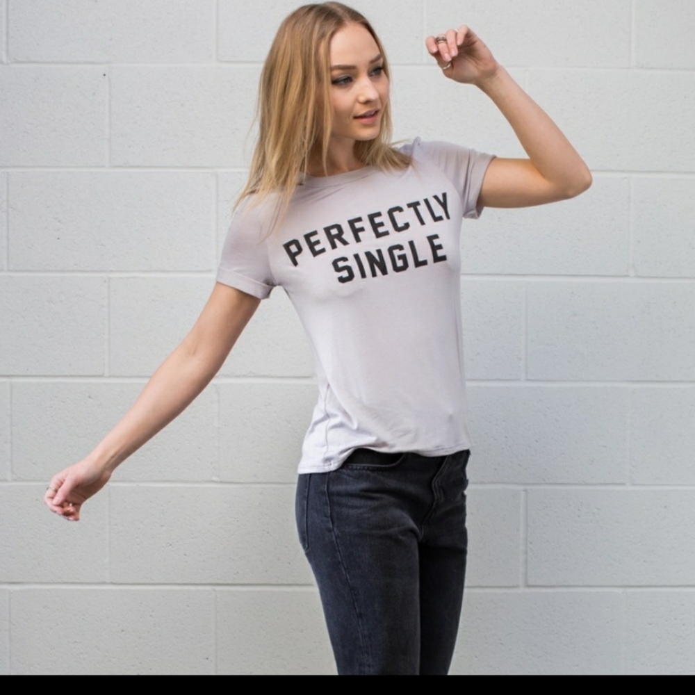 ♥️New boutique Perfectly Single cut out tee